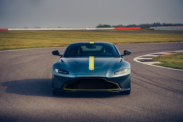 Aston Martin Việt Nam chính thức nhận đặt hàng siêu phẩm Vantage AMR - Ảnh 1.
