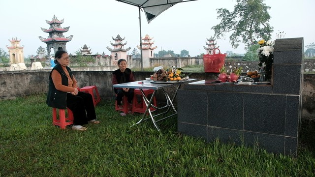 Đường về và chuyện hai người mẹ nhầm mộ con - Ảnh 3.