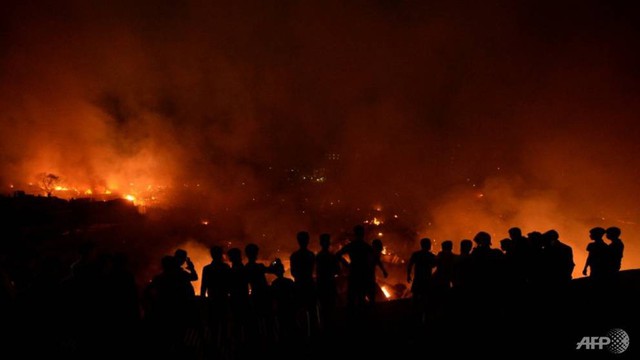 Cháy lớn, 10.000 người nghèo mất nhà ở thủ đô Bangladesh - Ảnh 1.