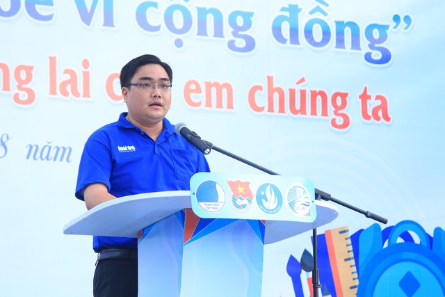 Hơn 5.000 người đi bộ tiếp sức đến trường - Ảnh 3.
