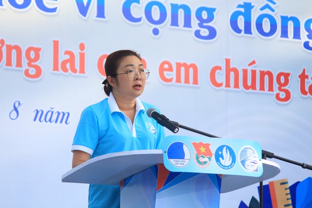 Hơn 5.000 người đi bộ tiếp sức đến trường - Ảnh 7.