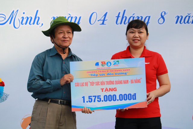 Hơn 5.000 người đi bộ tiếp sức đến trường - Ảnh 6.