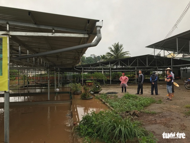Chiến sĩ đu dây đưa người dân thoát lũ ở Tây Nguyên - Ảnh 4.