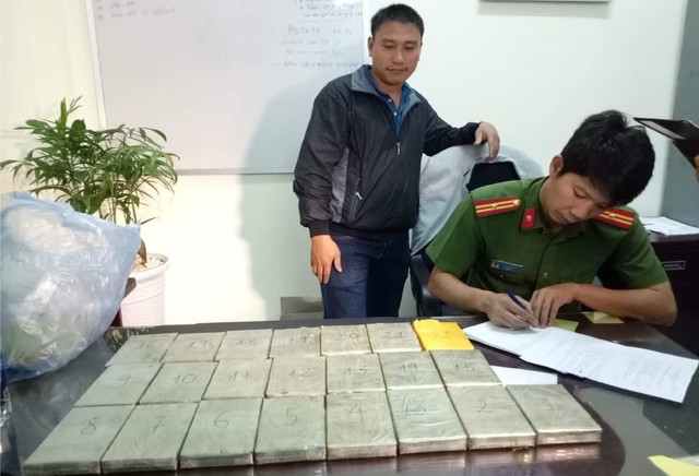 Tuyên tử hình nữ bị cáo 39 tuổi mang 22 bánh heroin về Việt Nam - Ảnh 2.
