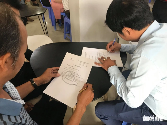 Lo mất tiền, nhiều khách hàng tìm đến trụ sở công ty Alibaba - Ảnh 2.