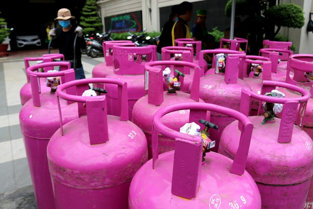 Giá gas tiếp tục tăng nhẹ thêm 2.000 đồng bình 12kg - Ảnh 1.