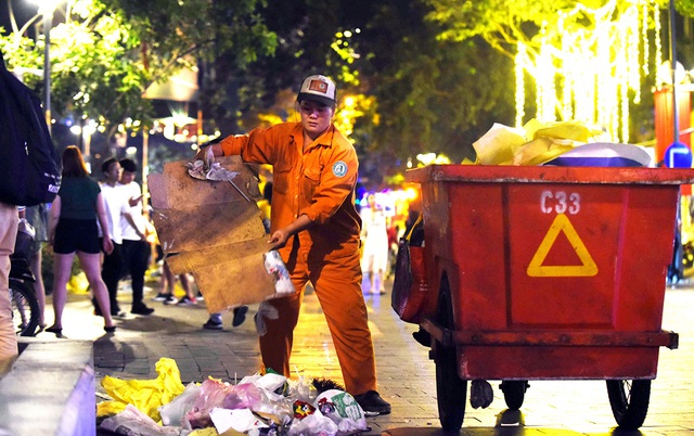 Những bóng áo cam trên đường đêm - Ảnh 3.