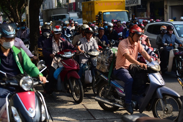 Ken đặc người xe đường Sài Gòn những ngày giáp tết - Ảnh 5.