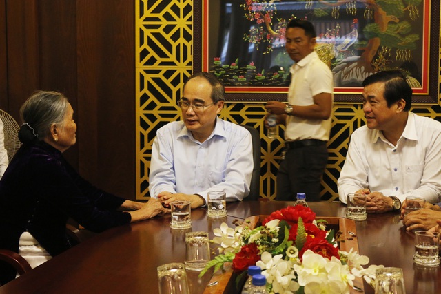 Bí thư Nguyễn Thiện Nhân trao quà tết ở Quảng Nam - Ảnh 2.