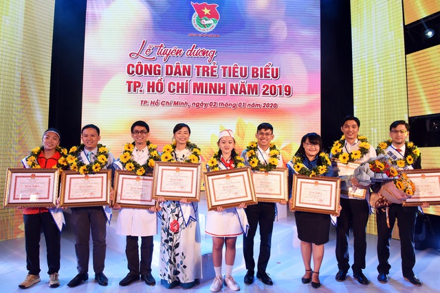 Hai ‘Công dân trẻ tiêu biểu TP.HCM’ nhận thưởng muộn vì bận công tác - Ảnh 2. Hai ‘Công dân trẻ tiêu biểu TP.HCM’ nhận thưởng muộn vì bận công tác - Ảnh 2.