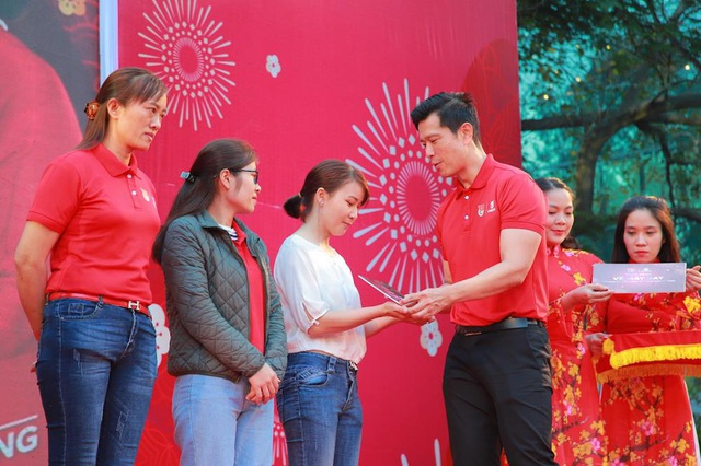 2.000 người lao động thành công khởi hành về nhà ăn tết - Ảnh 2.