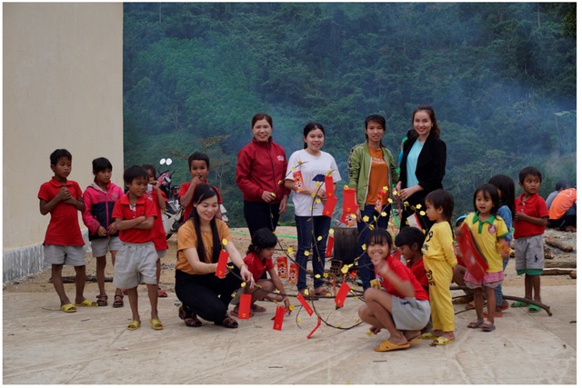 Bánh tét cho trẻ em người Cor đón tết - Ảnh 7.