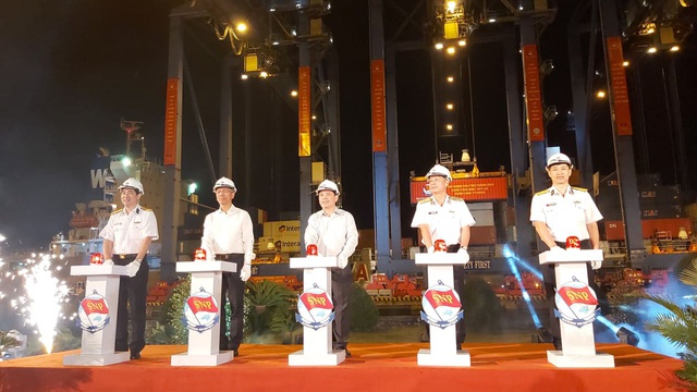 Xuất lô hàng nông sản, may mặc đầu tiên chào Xuân Canh Tý - Ảnh 1.