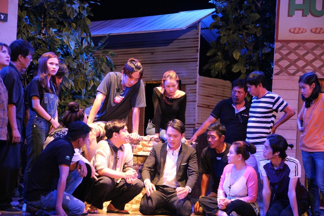 Trấn Thành làm ông chủ Lò heo quay - Ảnh 4.