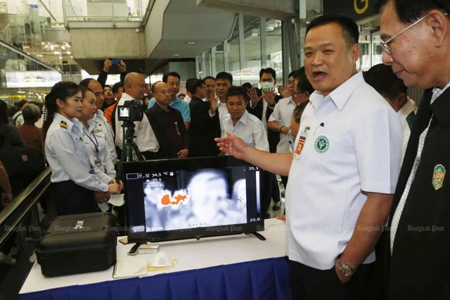 Nhớ 5 điều này để phòng bệnh cúm, sởi, viêm phổi lạ... dịp tết