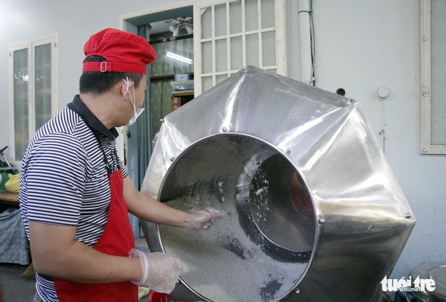 Máy phụ gói bánh chưng, 1 phút xong một bánh - Ảnh 5.
