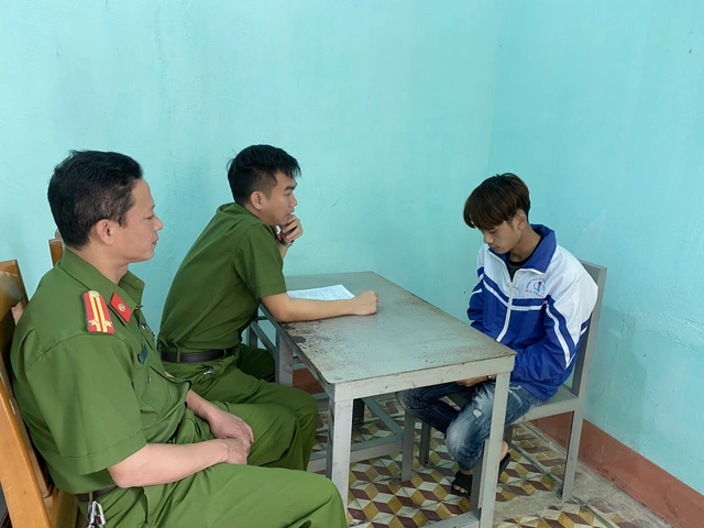 Đâm chết 2 cụ già bằng hàng chục nhát dao để lấy tiền chơi game - Ảnh 1.