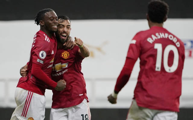 Bùng nổ cuối trận, Man Utd thắng đậm Newcastle tại St James Park - Ảnh 5. Bùng nổ cuối trận, Man Utd thắng đậm Newcastle tại St James Park - Ảnh 5.