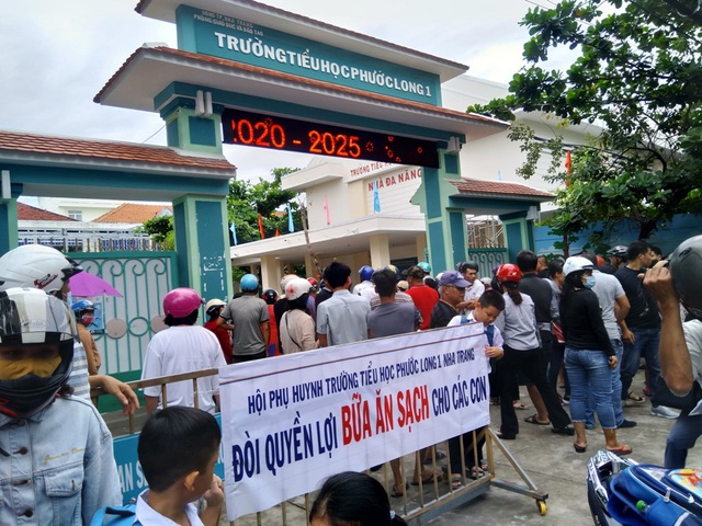 Trường bị tố bớt xén thức ăn thông báo tạm ngưng bếp ăn bán trú - Ảnh 1. Trường bị tố bớt xén thức ăn thông báo tạm ngưng bếp ăn bán trú - Ảnh 1.
