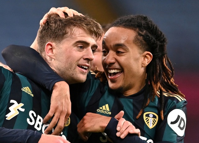 Leeds cắt mạch bất bại của Aston Villa nhờ cú hat-trick của Bamford - Ảnh 1.