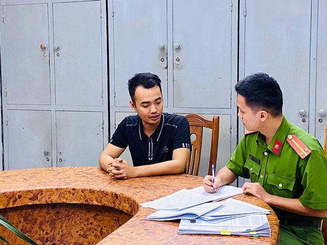 Bắt nhóm lập fanpage giả công ty tài chính chiếm đoạt hàng tỉ đồng - Ảnh 1.
