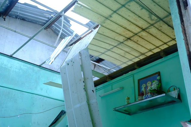 TRỰC TIẾP: Bão số 9 trên đất liền Quảng Nam - Quảng Ngãi, hàng loạt nhà sập, tốc mái - Ảnh 2. TRỰC TIẾP: Bão số 9 trên đất liền Quảng Nam - Quảng Ngãi, hàng loạt nhà sập, tốc mái - Ảnh 2.