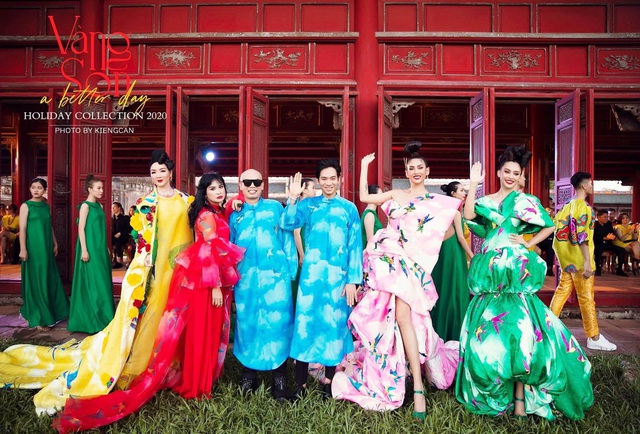 Show diễn thời trang Vàng son trong Đại nội Huế khá rực rỡ, nhưng... - Ảnh 2.