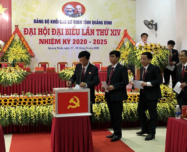 Không phải đại biểu đại hội Đảng cấp dưới vẫn có tên dự đại hội Đảng bộ tỉnh - Ảnh 1.