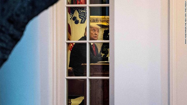 Tổng thống Trump ‘thu mình’ trong Nhà Trắng - Ảnh 1.