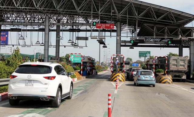 Sẽ phạt nguội xe không dán thẻ nhưng đi vào làn thu phí tự động - Ảnh 1. Sẽ phạt nguội xe không dán thẻ nhưng đi vào làn thu phí tự động - Ảnh 1.