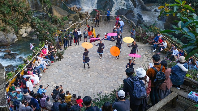 Tour Tết Nguyên đán trả góp, tour Tết dương lịch như... không có - Ảnh 1.