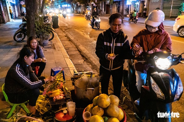 Đêm Noel nhiệt độ khá thấp, khuyến cáo người dân ra đường nên giữ ấm - Ảnh 1.