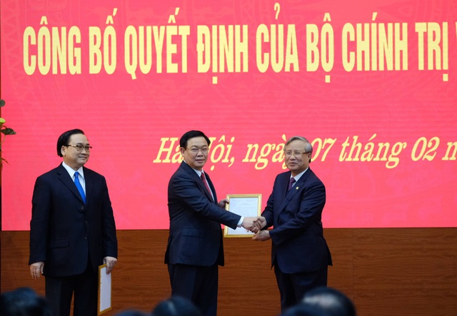 Tân bí thư Thành ủy Hà Nội Vương Đình Huệ: Vinh dự lớn, trách nhiệm nặng nề - Ảnh 2.