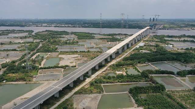 Thúc đầu tư công để có thêm việc làm trong bối cảnh dịch COVID-19 - Ảnh 2.