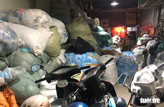 Mua 780kg khẩu trang để bán cho... xưởng tạo hạt nhựa? - Ảnh 2.