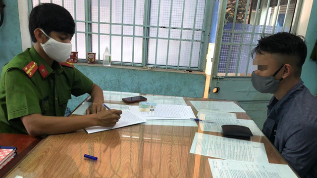 Nhóm chạy môtô dàn hàng ngang, bốc đầu ở Đà Nẵng bị ‘sờ gáy’ - Ảnh 2.