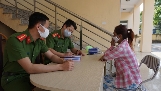 Chăm sóc một phụ nữ Campuchia lạc từ Lào sang huyện Mường Lát - Ảnh 1.
