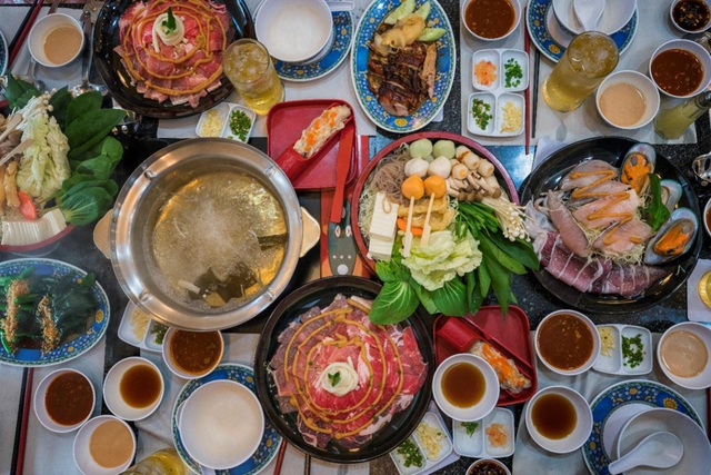Dù ăn hàng quán hay cơm nhà, chấm riêng vẫn hơn - Ảnh 1.