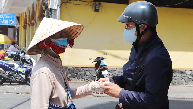 Quà nhỏ, nghĩa lớn - Ảnh 1.