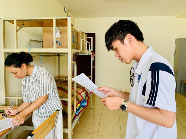 Hỗ trợ kinh phí cho sinh viên ở ký túc xá ĐHQG TP.HCM bị thất lạc đồ - Ảnh 1.
