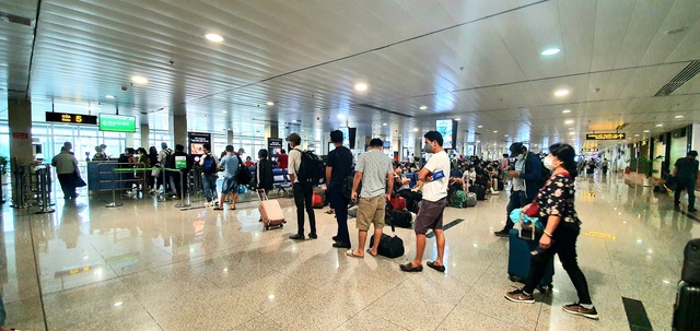 Đề nghị bỏ giãn cách ở nhà ga nội địa các sân bay - Ảnh 1.