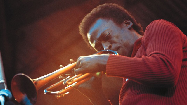 Bức chân dung về huyền thoại Miles Davis - Ảnh 1.
