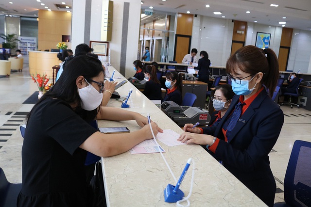 Ngân hàng phản ứng vì bị truy thu thuế VAT trong gần 10 năm - Ảnh 1.