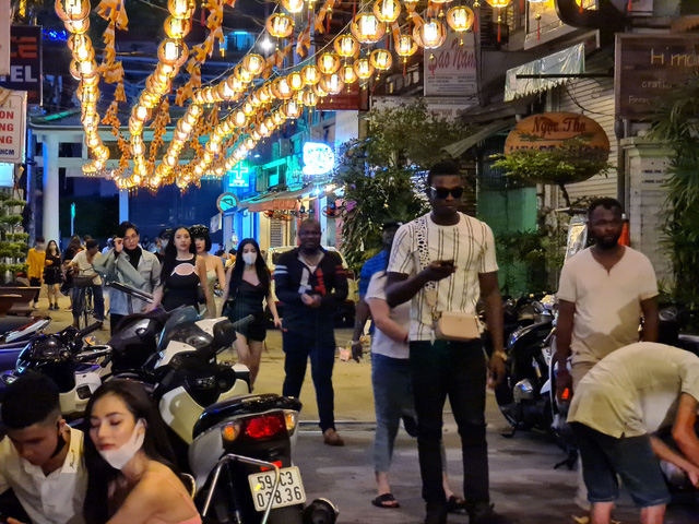 Những phố đêm ở Sài Gòn \'xập xình\' trở lại đón... khách ta - Tuổi ...