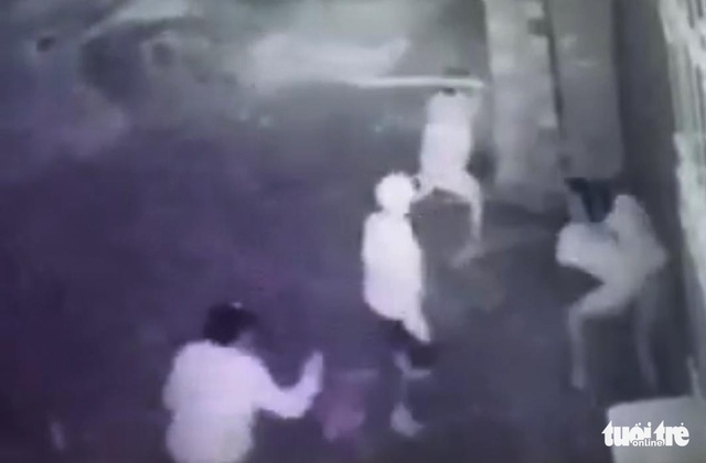 Bắt nhóm thanh niên đánh người đến gãy tay chân, bất tỉnh - Ảnh 2. Bắt nhóm thanh niên đánh người đến gãy tay chân, bất tỉnh - Ảnh 2.