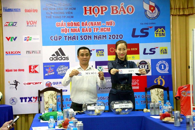 Các nhà báo thể thao tranh tài đá bóng nhân ngày 21-6 - Ảnh 1.