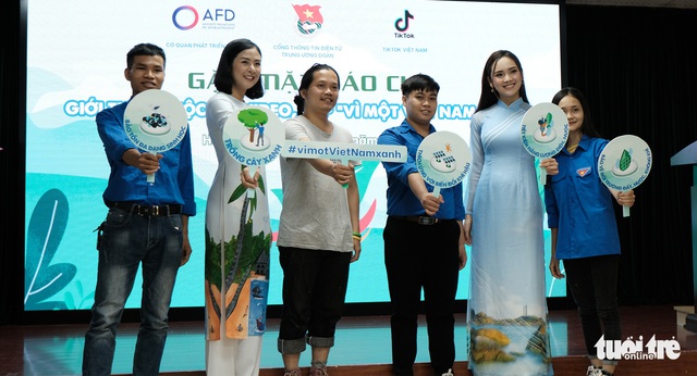 Cùng Hoa hậu Ngọc Hân làm clip Vì một Việt Nam xanh - Ảnh 1.