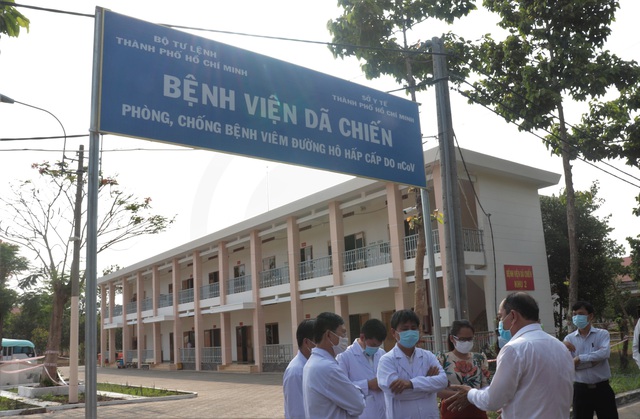 Tất cả người đi chung chuyến bay với bệnh nhân 329 đều âm tính lần 1 - Ảnh 1.