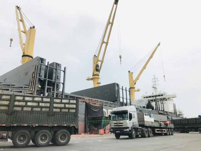 Bất chấp dịch, hàng hóa bằng đường biển về TP.HCM vẫn tăng gần 5% - Ảnh 1.