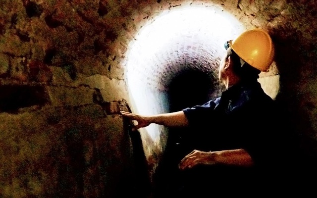TP.HCM quyết khơi kênh, cải tạo cống vòm chống ngập - Ảnh 1.